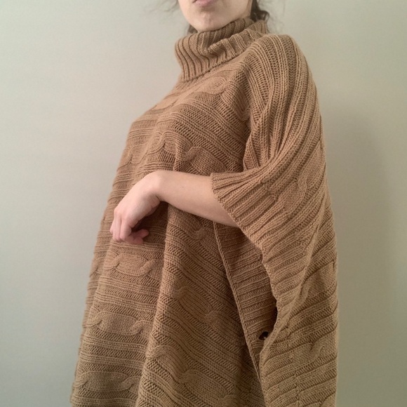 Y2k Gap Knit Camel Poncho 🐪 - Picture 2 of 5